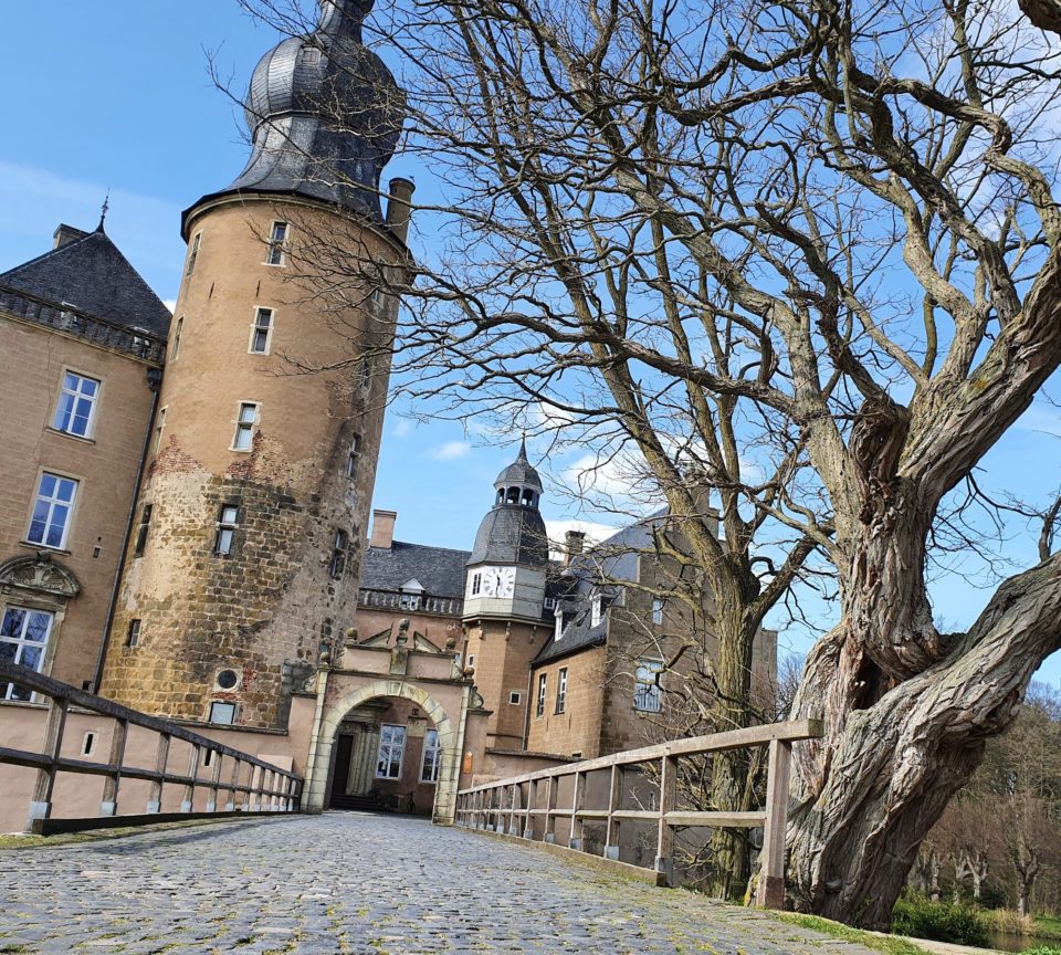 Bruecke der historischen Wasserburg Gemen in Borken
