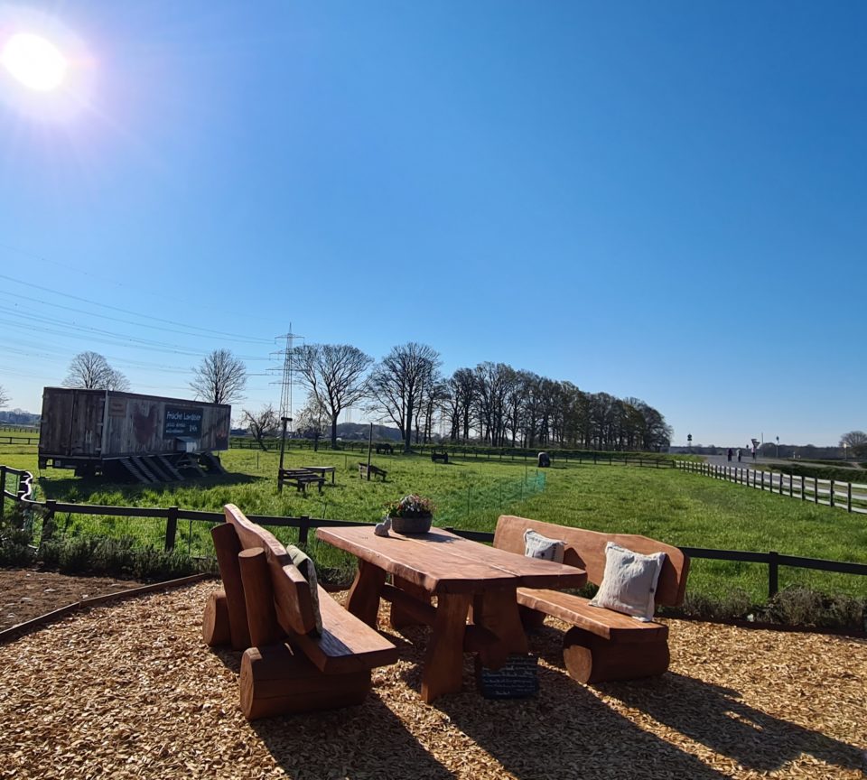 gemuetlicher Picknickplatz Bauernhof auf Tagestour Hamminkeln Hohe Mark