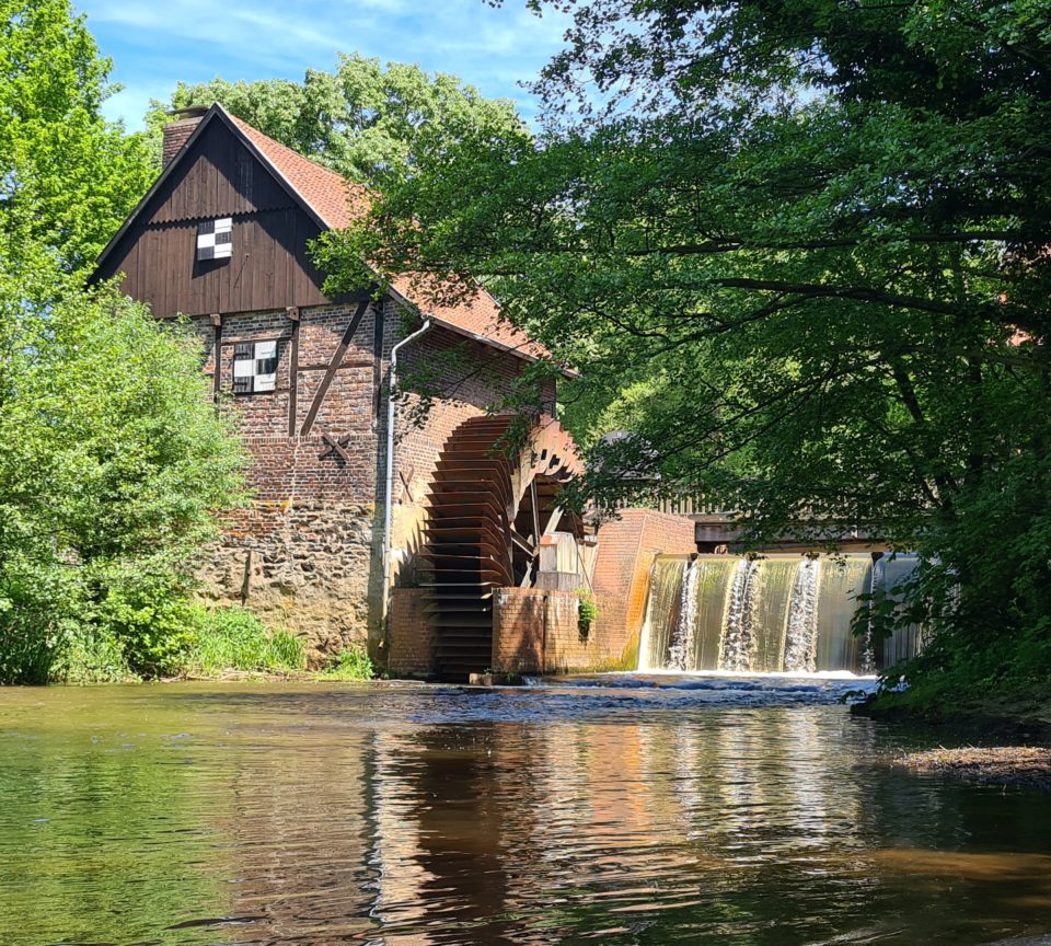 historische Wassermuehle im Fachwerkstil Sythen Radtour